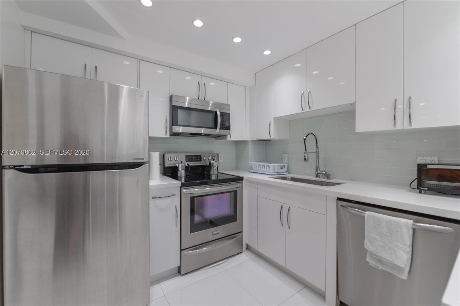 HEMISPHERES CONDO · #7G in Hallandale Beach - Photo 8