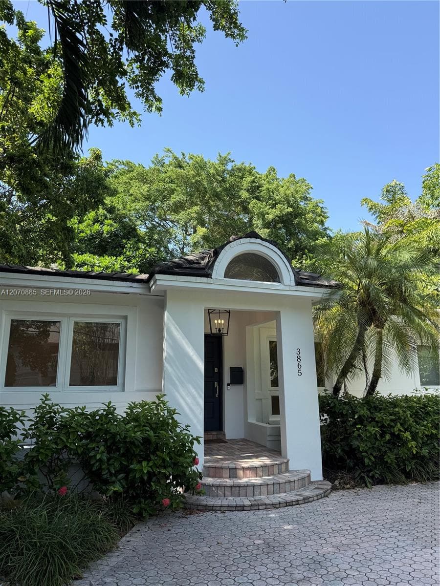 3865 Poinciana Ave photo 1