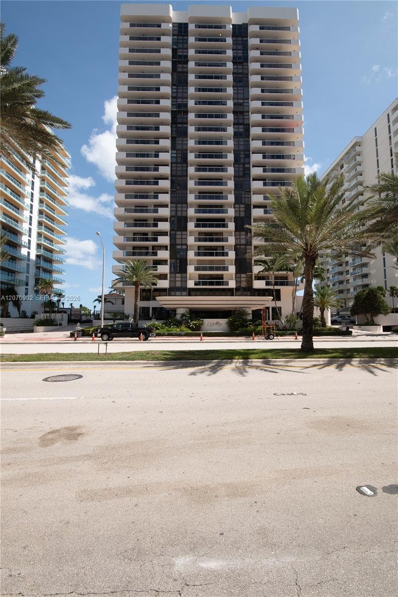 LEXCELLENCE CONDO · #703 in Miami Beach - Photo 45