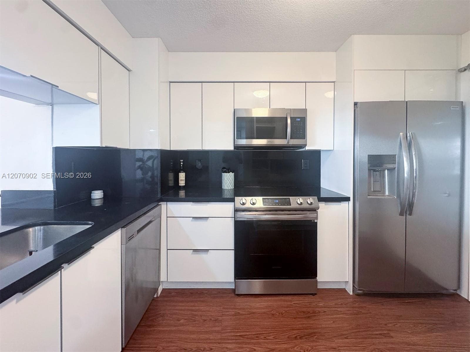 LEXCELLENCE CONDO · #703 in Miami Beach - Photo 4