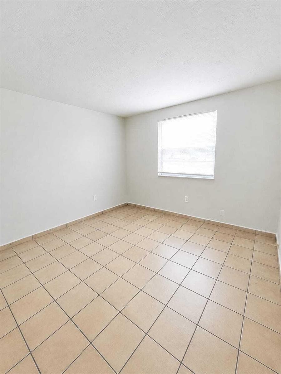 1029653