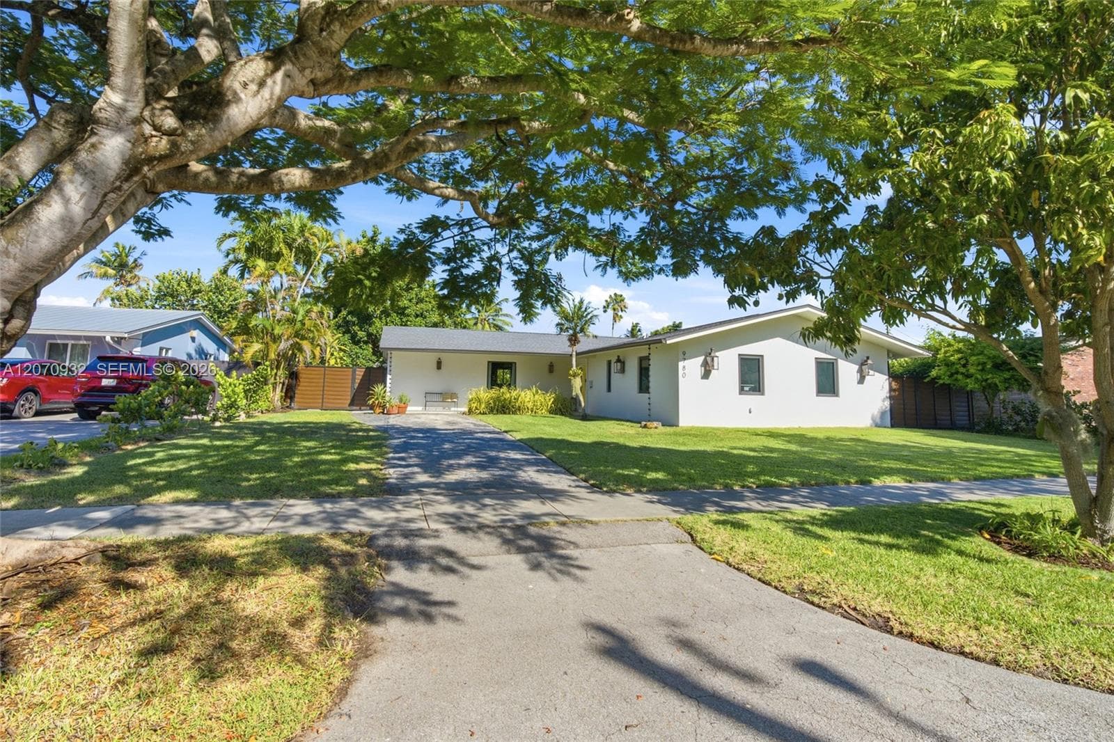 9780 Bel Aire Dr photo 2