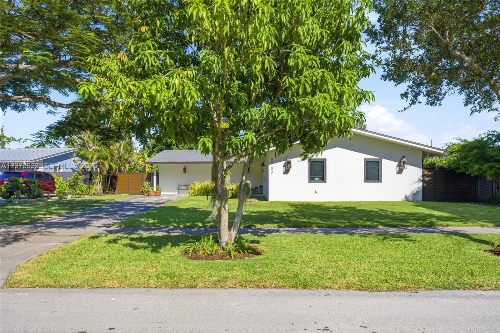 9780 Bel Aire Dr photo 3