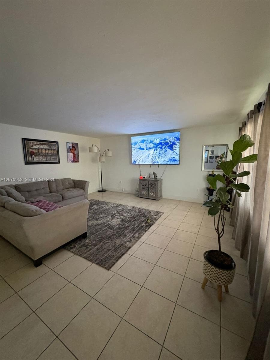 SUTTON HOUSE CONDO · #14 in North Miami - Photo 4
