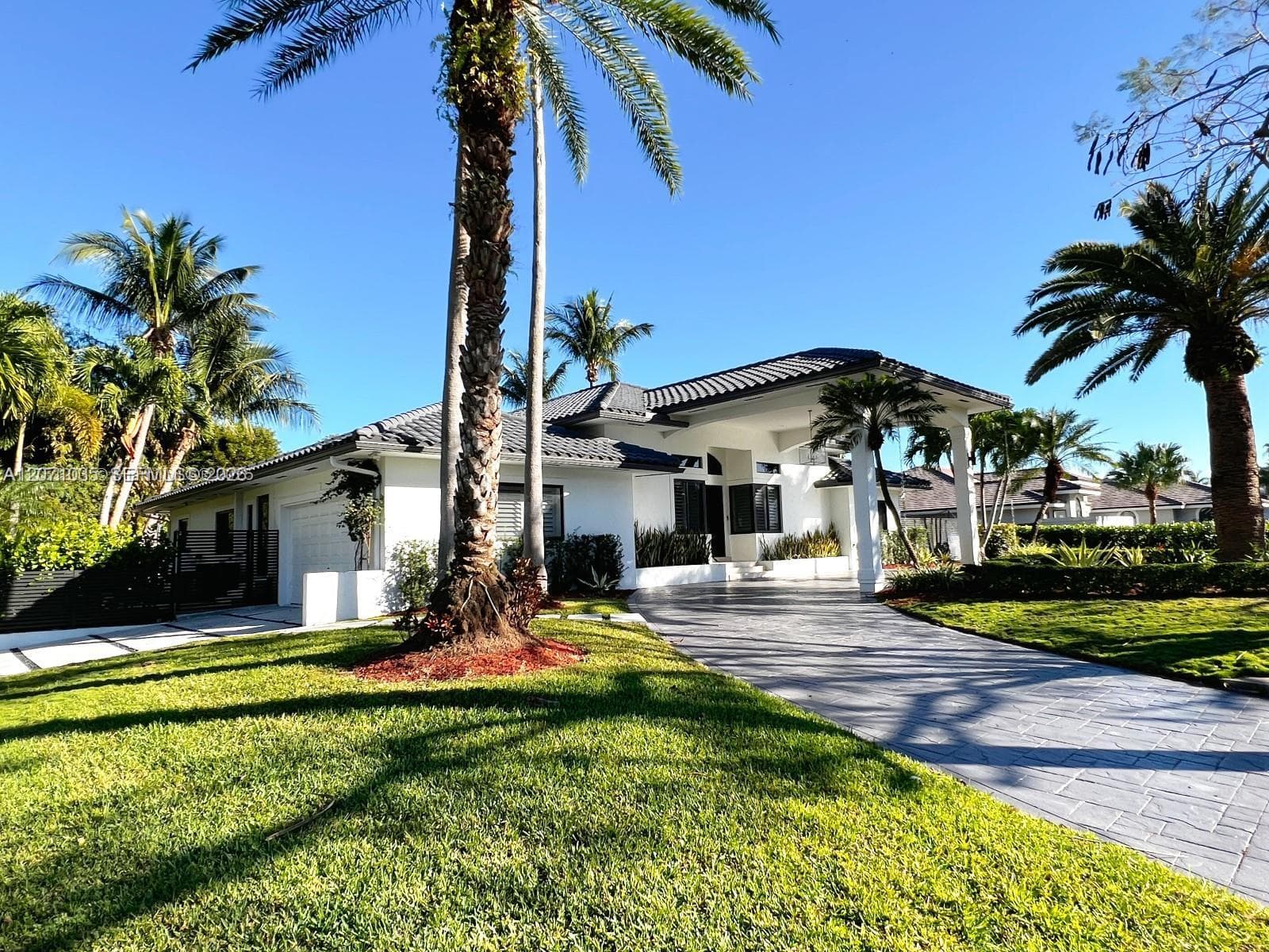 17615 SW 80th photo 2