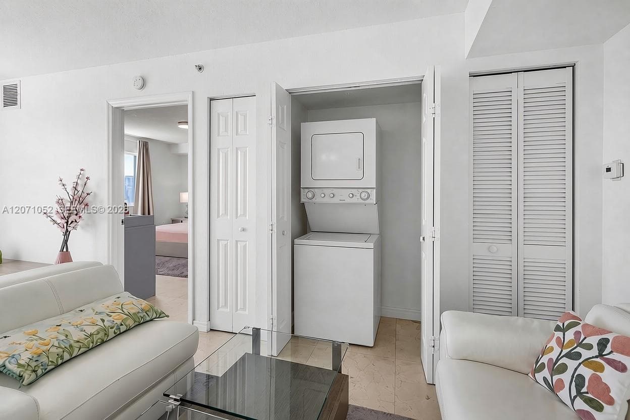 SEYBOLD POINTE CONDO · #607 in Miami - Photo 3
