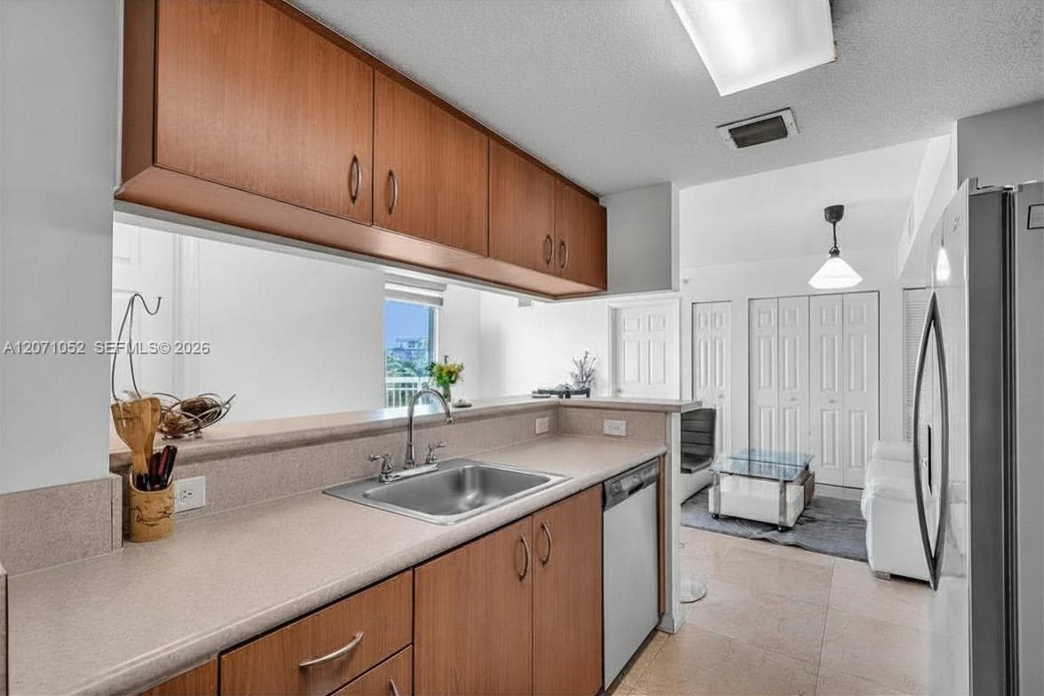 SEYBOLD POINTE CONDO · #607 in Miami - Photo 5
