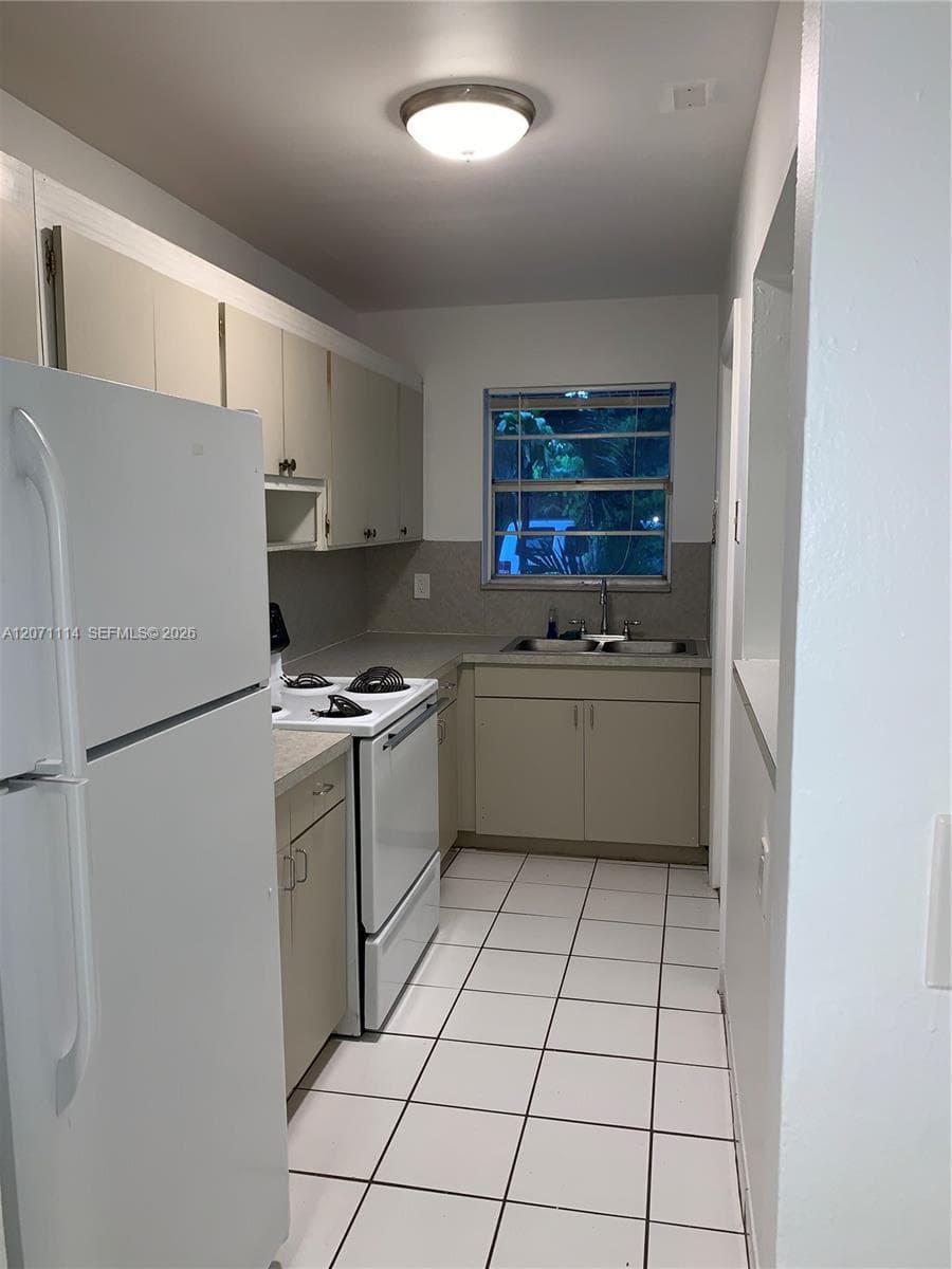 Our Lady Apartments · #4 in Hollywood - Photo 6