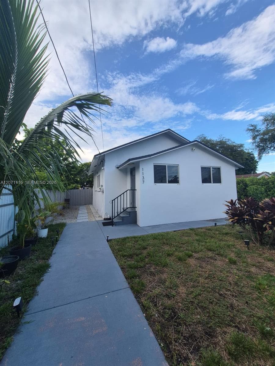 1137 NW 55th St photo 2