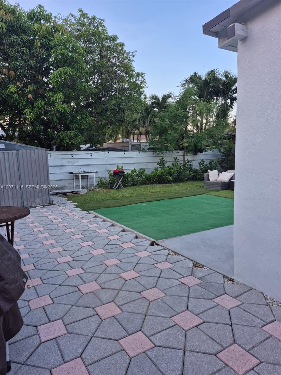 1137 NW 55th St photo 4