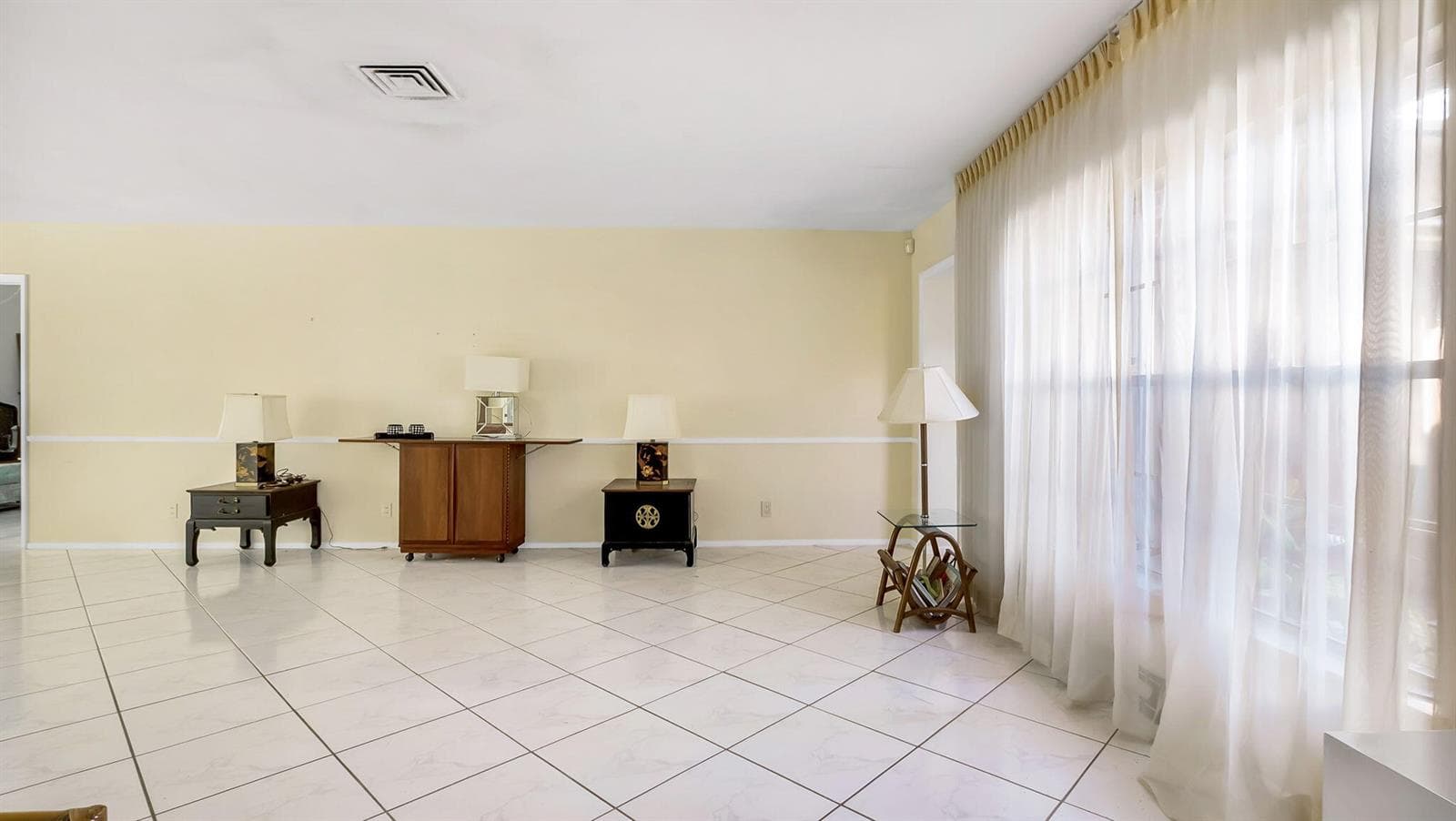 Living Room/Formal Dining