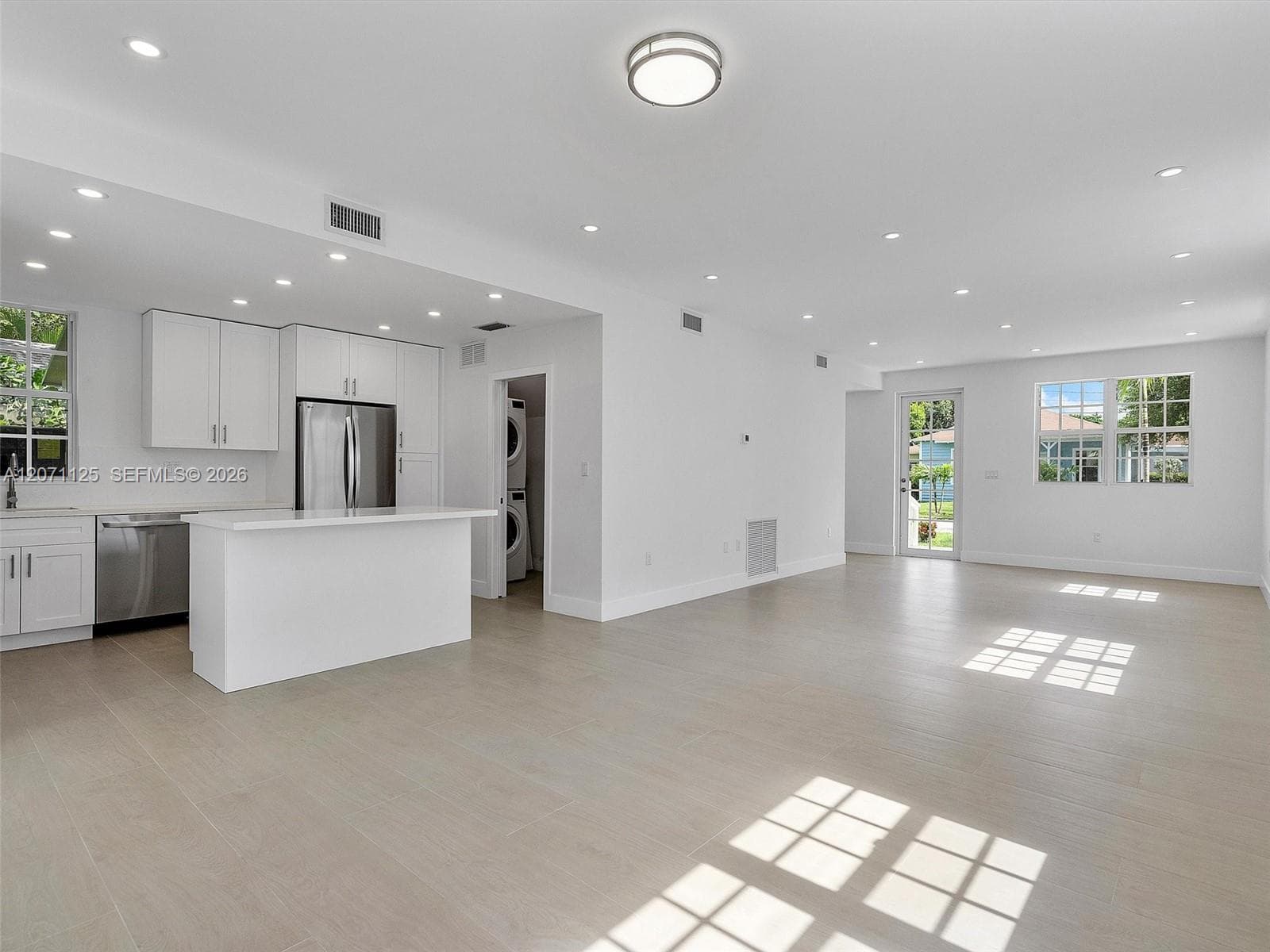 112 Florida Ave photo 4