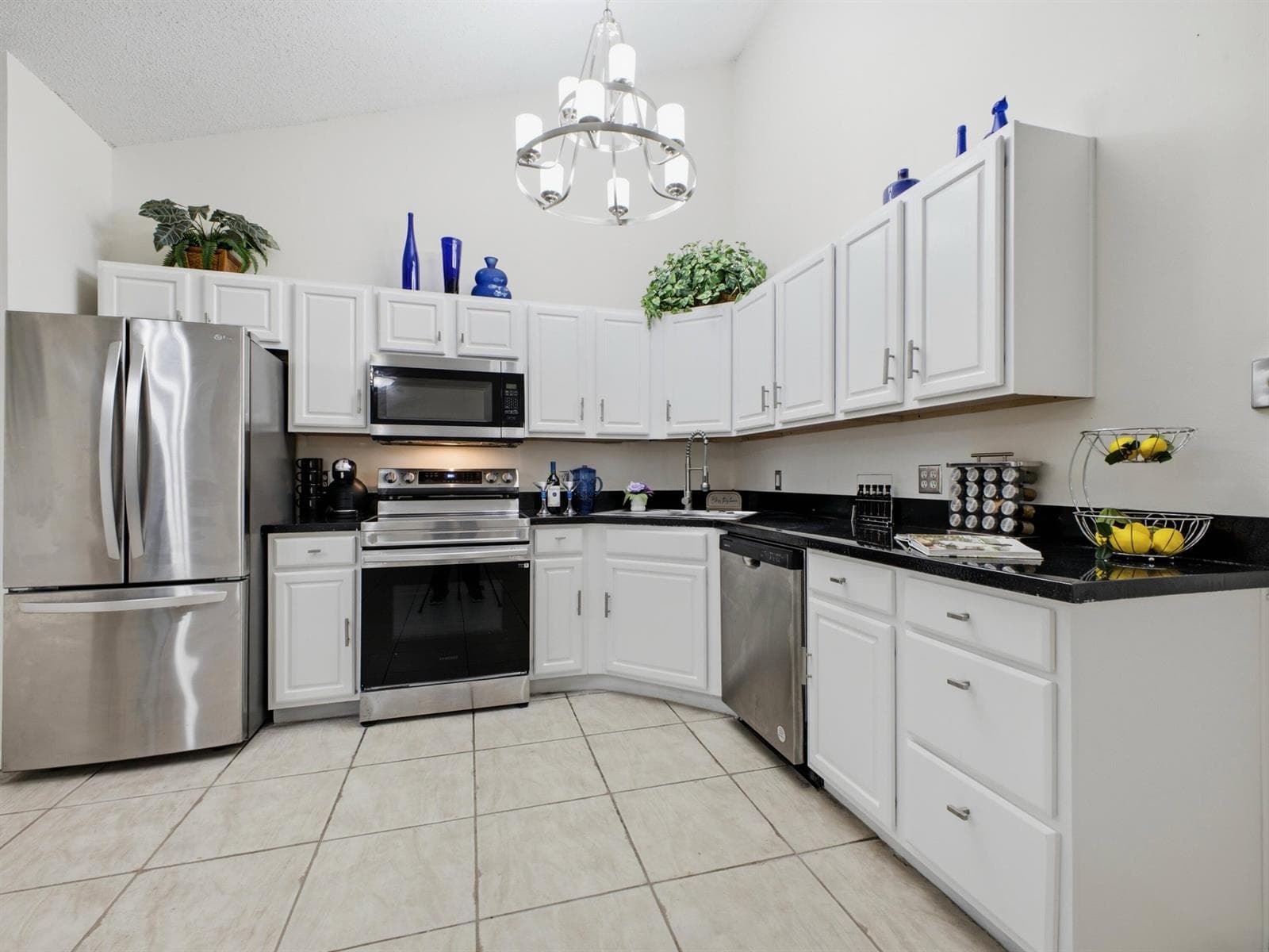 Eat-in-Kitchen