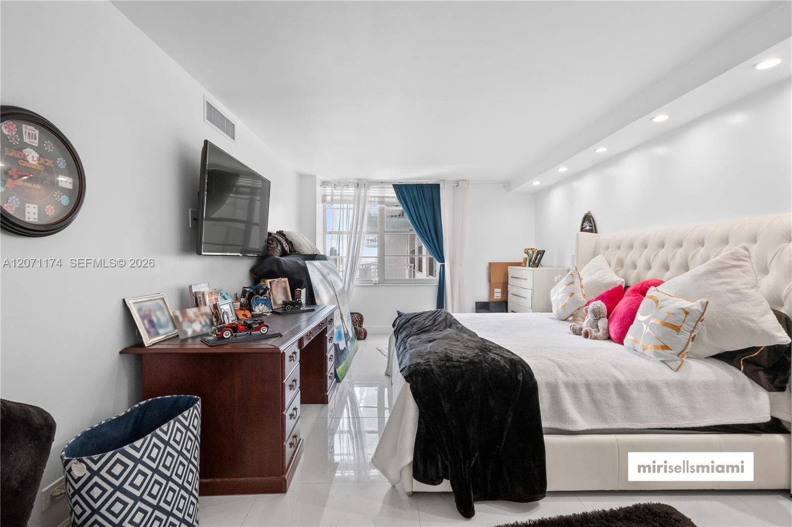 WINSTON TOWERS 500 · #1901 in Sunny Isles Beach - Photo 18