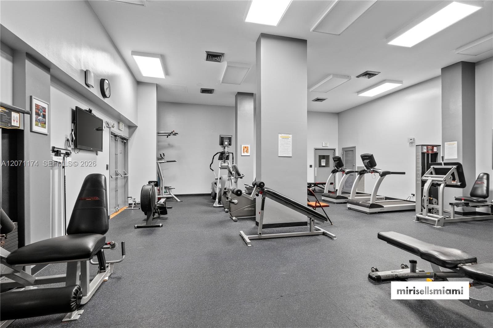 WINSTON TOWERS 500 · #1901 in Sunny Isles Beach - Photo 8