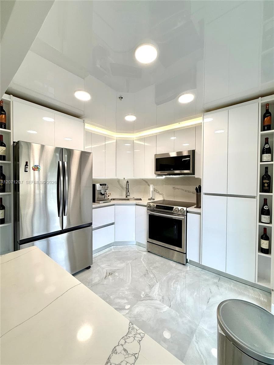 CEDAR GLENN · #205E in Miami - Photo 6