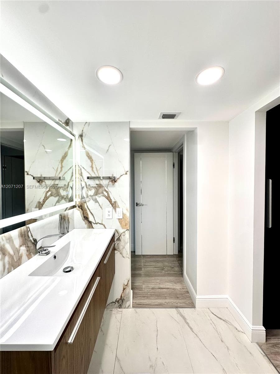 CEDAR GLENN · #205E in Miami - Photo 22