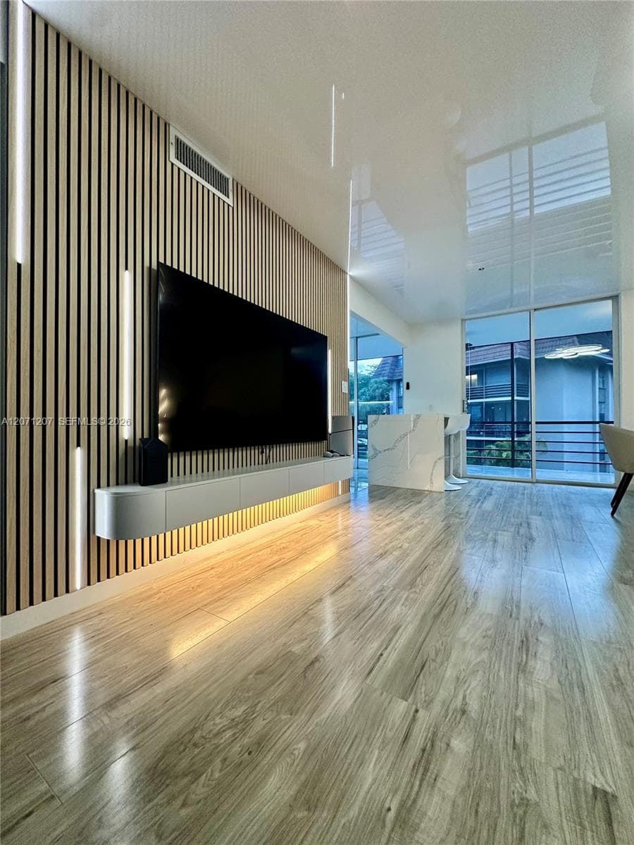 CEDAR GLENN · #205E in Miami - Photo 3