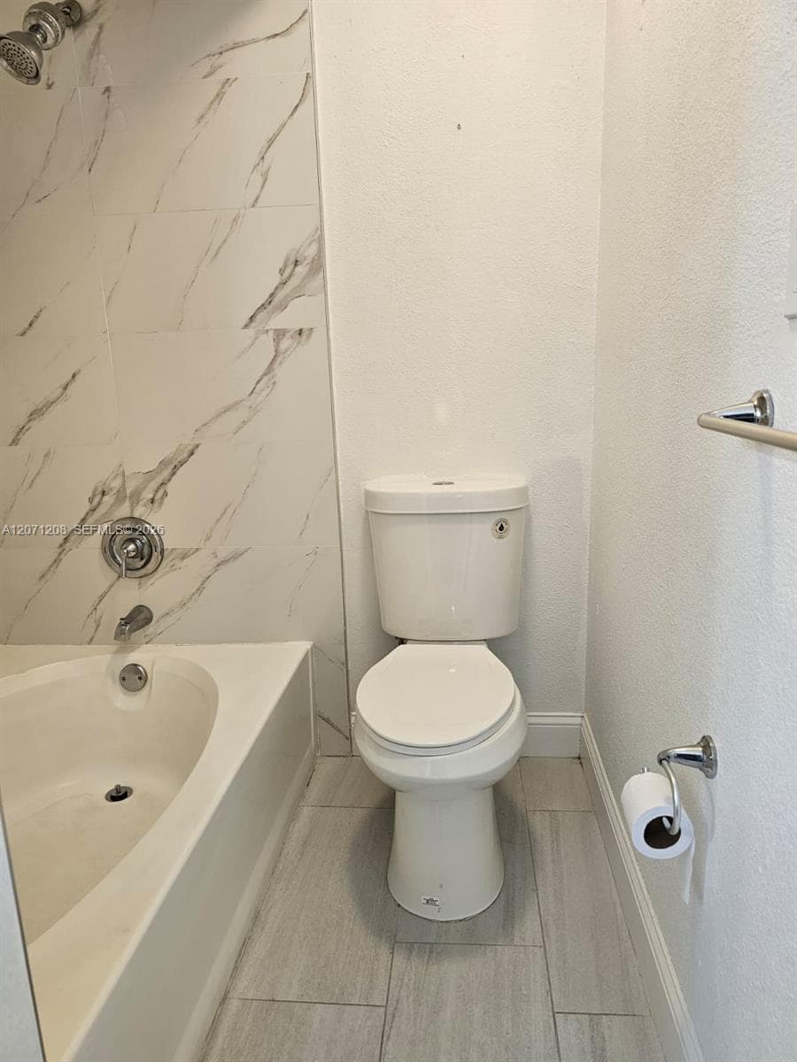 BISCAYNE BEACH CLUB CONDO · #7210 in Miami - Photo 6