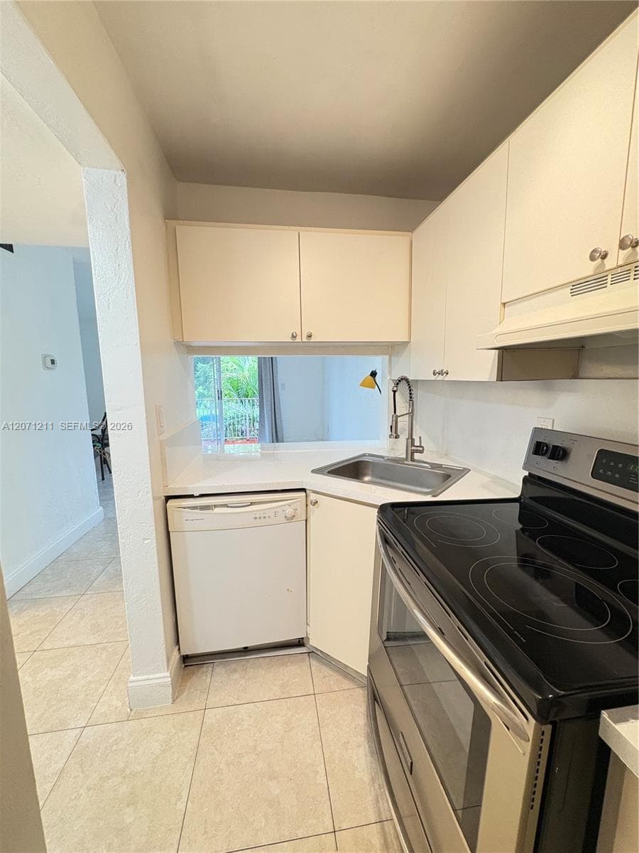 SILVER PALMS AT DADELAND · #207N in Miami - Photo 2