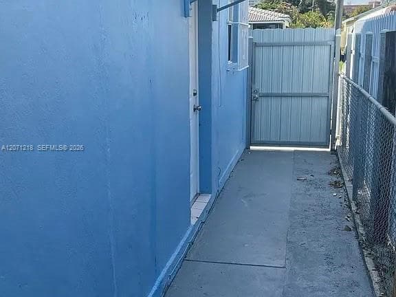 2645 SW 33rd Ave photo 3
