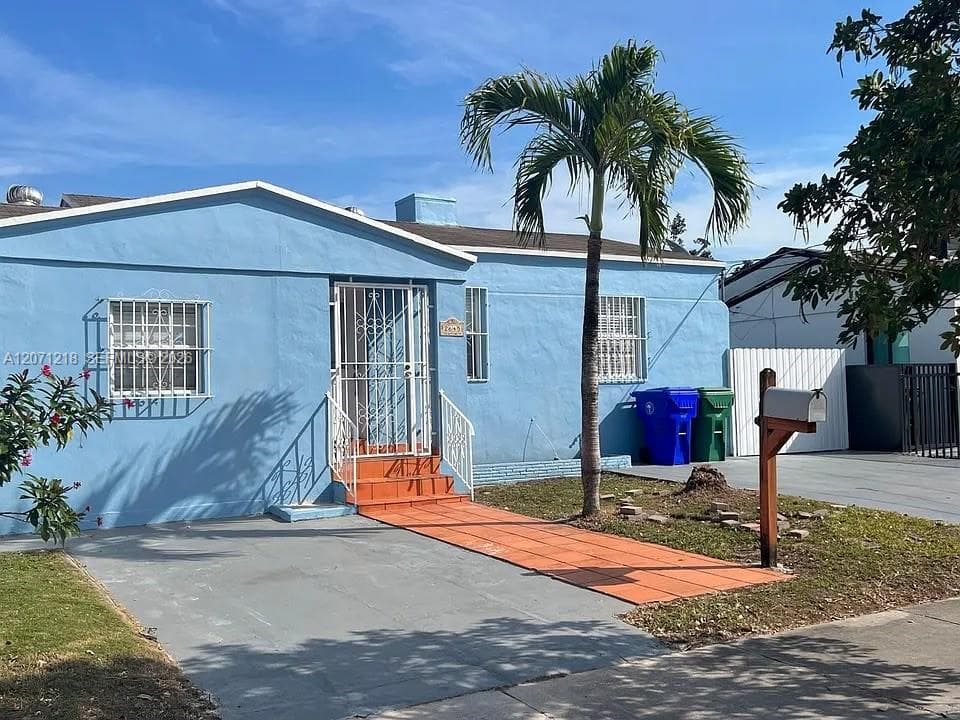 2645 SW 33rd Ave photo 1