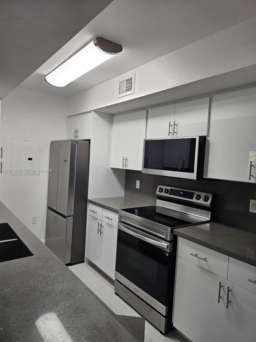BISCAYNE BEACH CLUB CONDO · #7210 in Miami - Photo 23