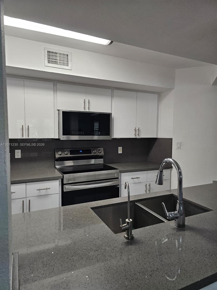 BISCAYNE BEACH CLUB CONDO · #7210 in Miami - Photo 2