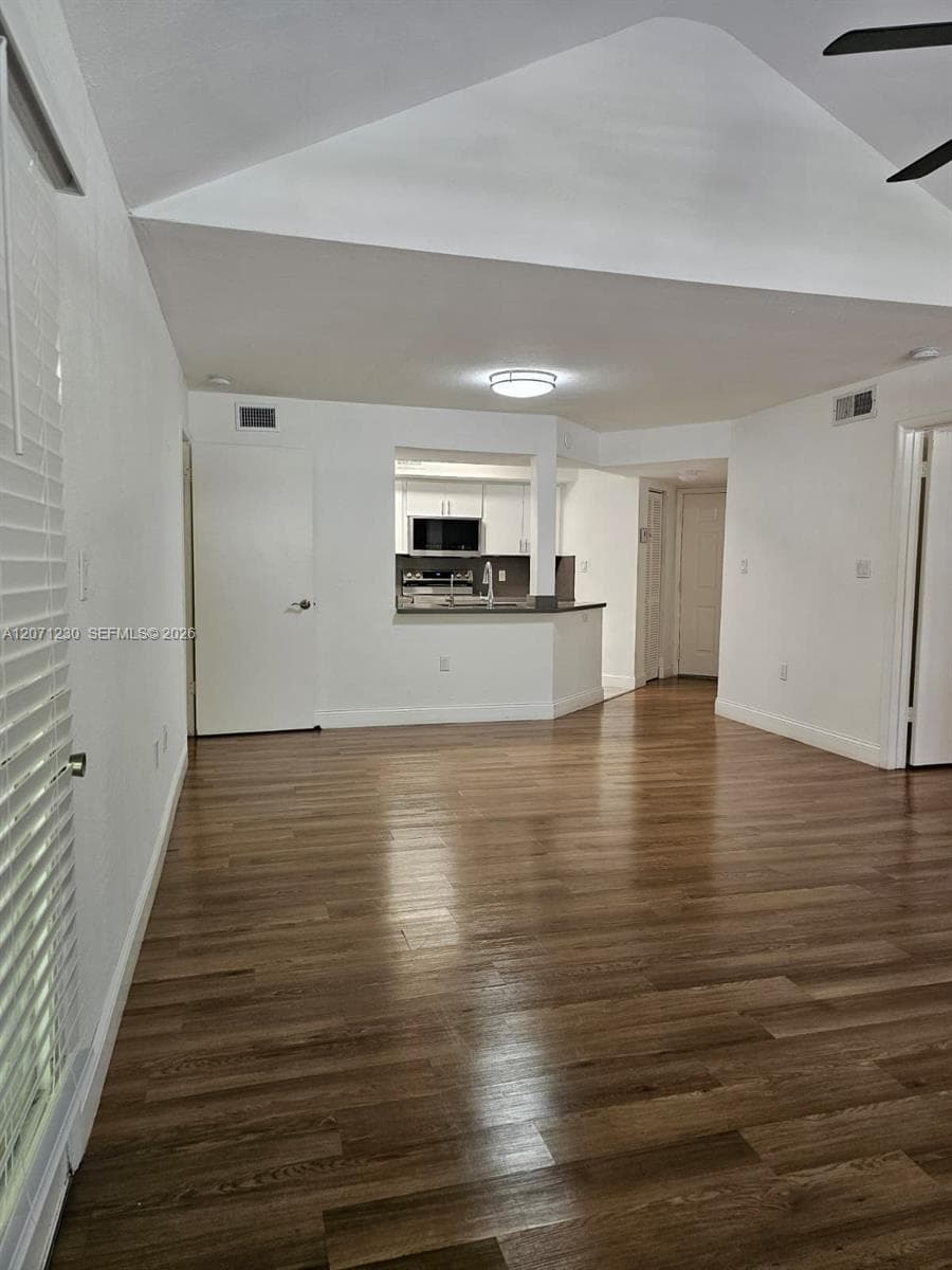 BISCAYNE BEACH CLUB CONDO · #7210 in Miami - Photo 8