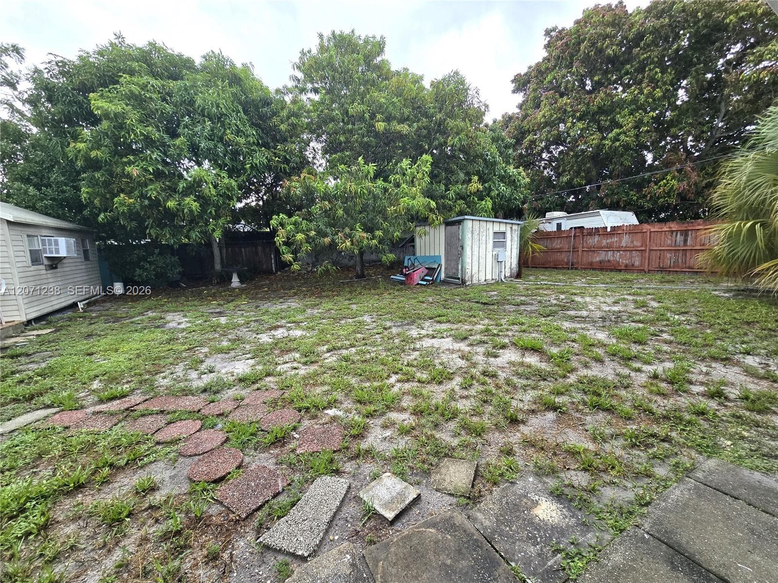 515 Hunter St photo 11