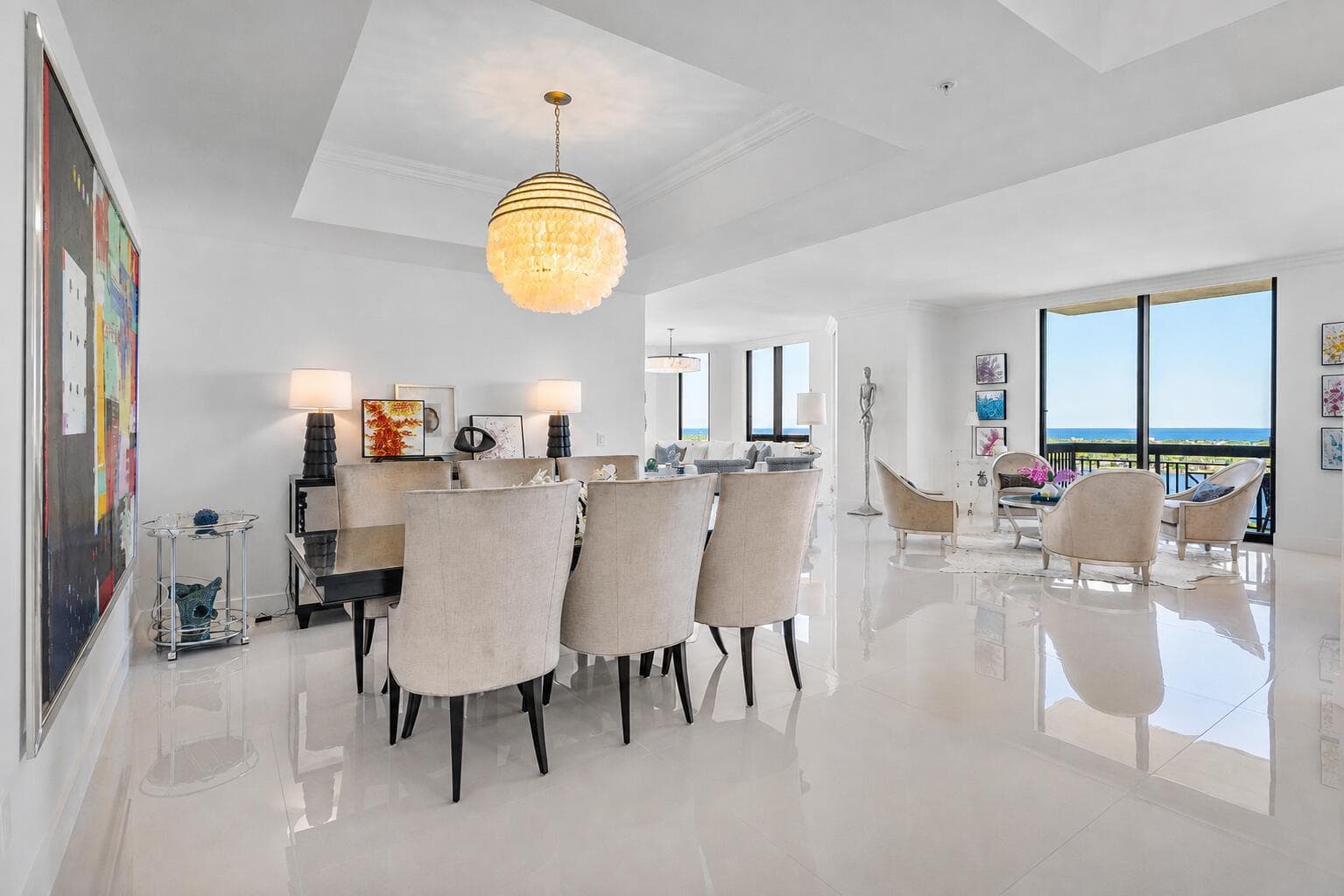 Expansive open Living Area Maximizing Vi