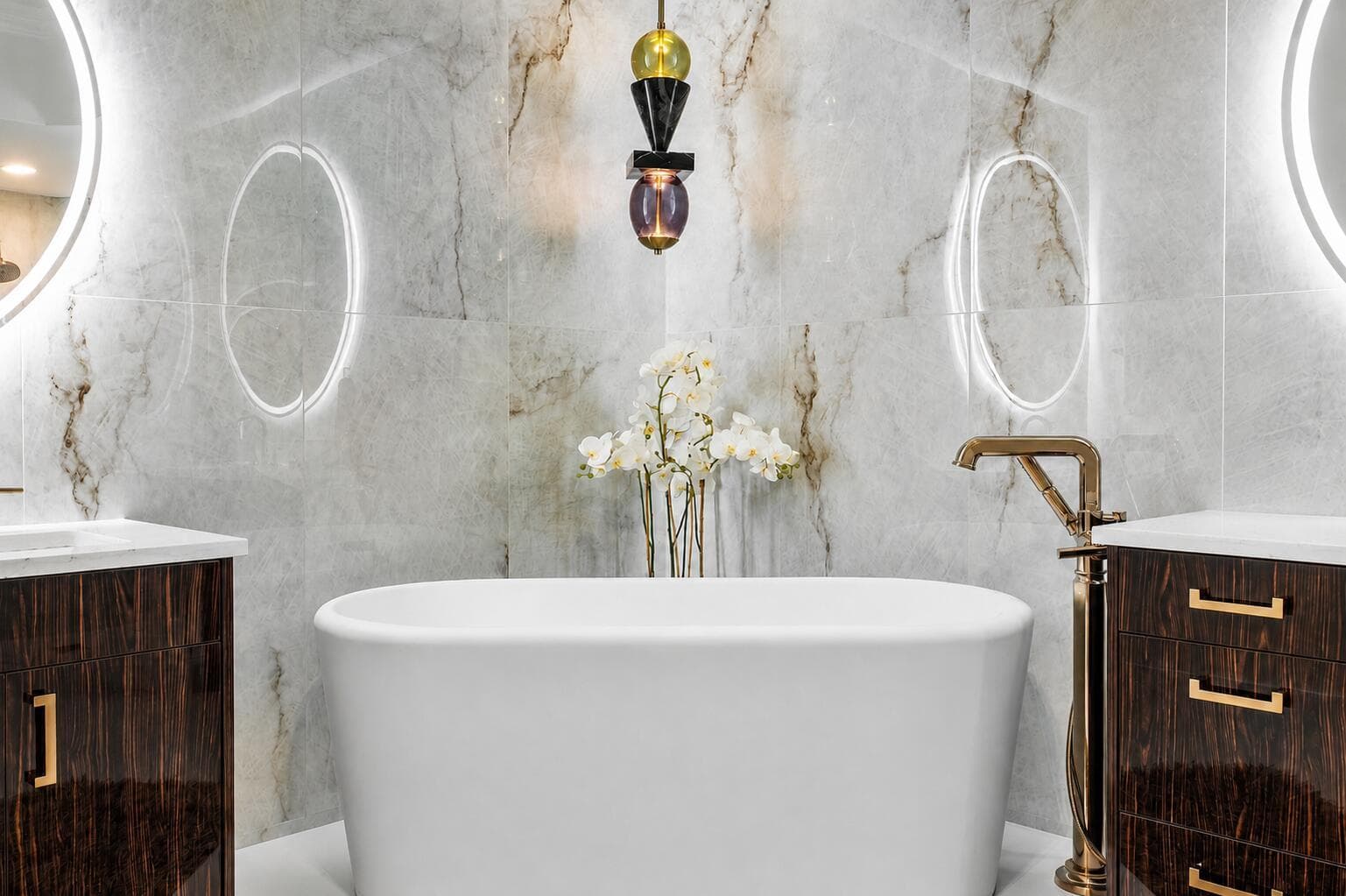 Signature Soaking Tub With Designer Ligh
