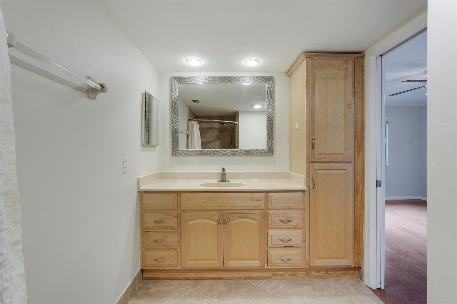 2nd Bathroom