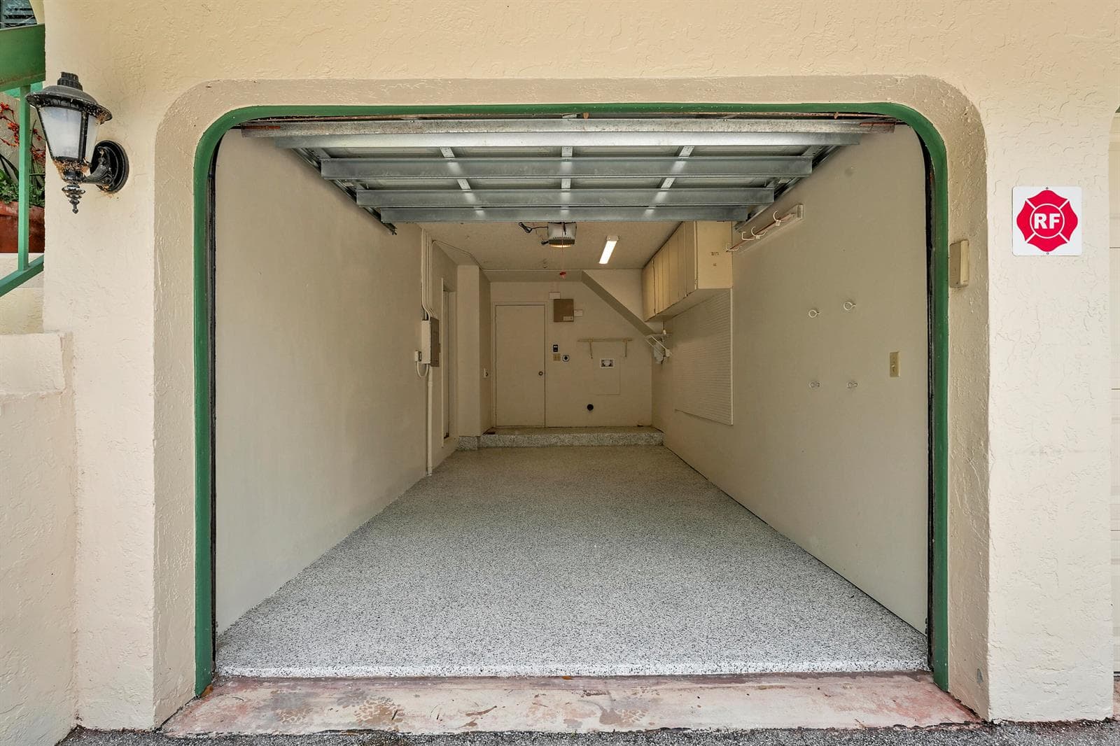 1 Car Garage