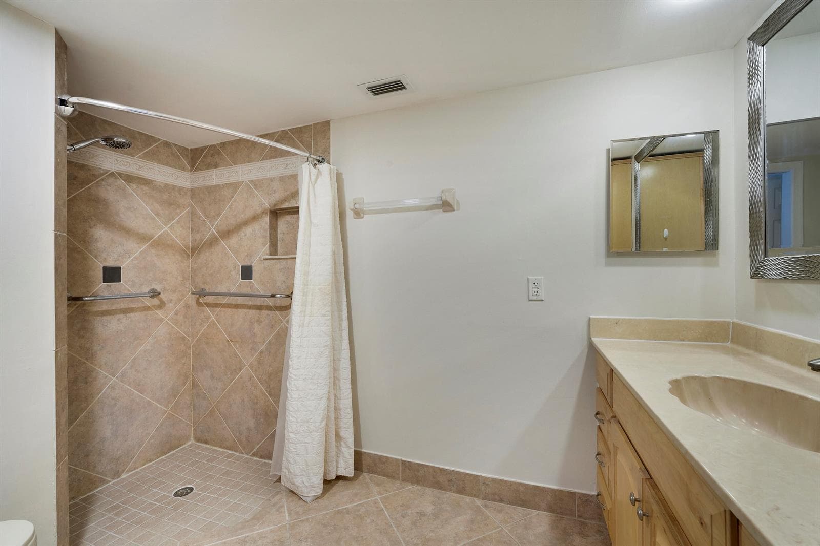 2nd Bathroom