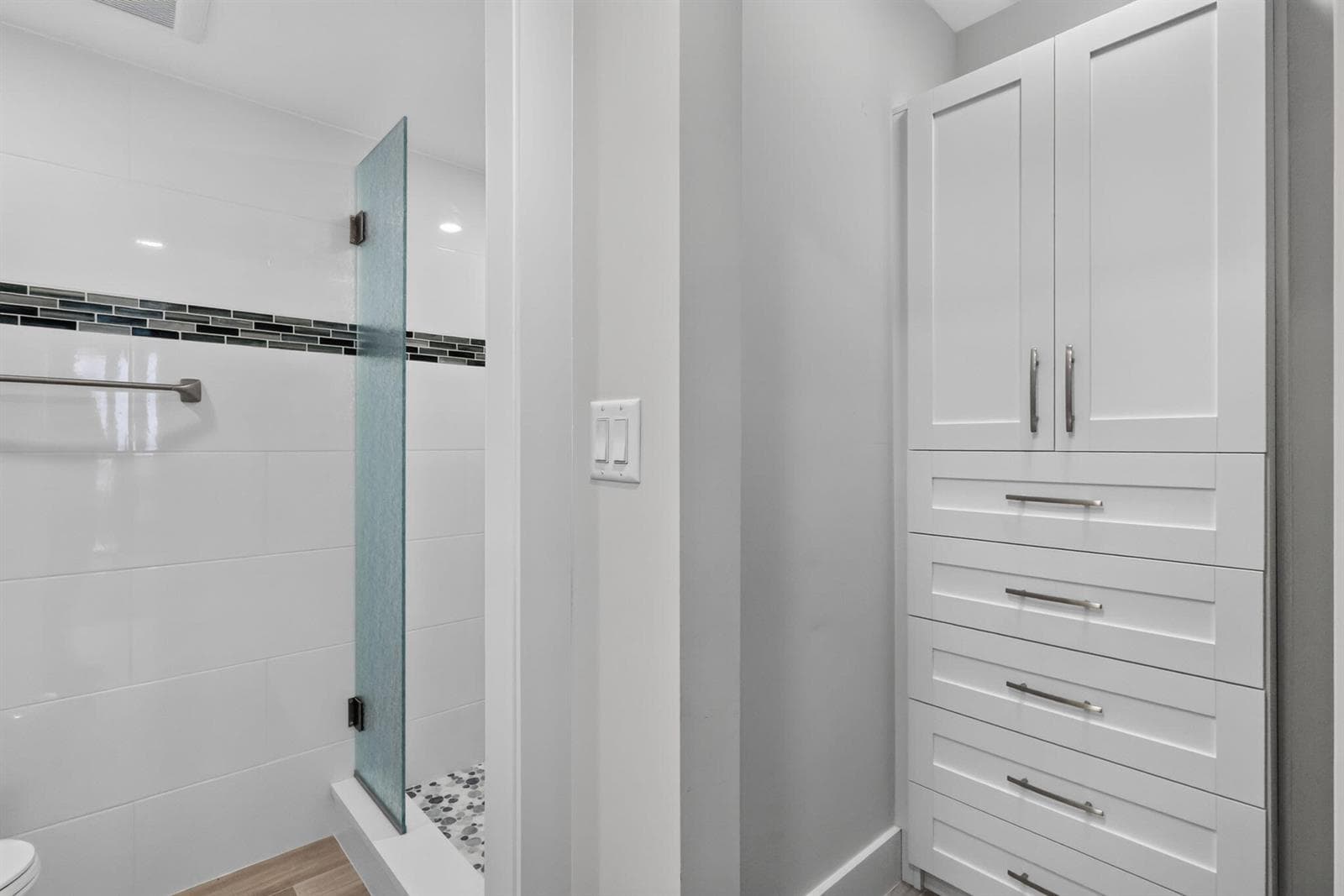 Storage & Shower 3