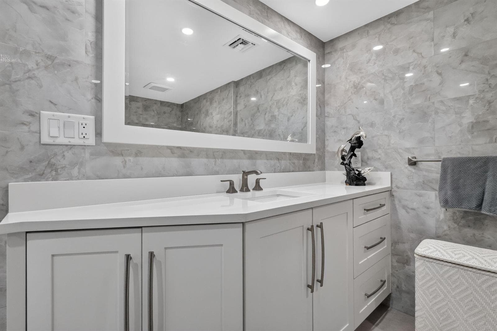 2nd Modern Bath