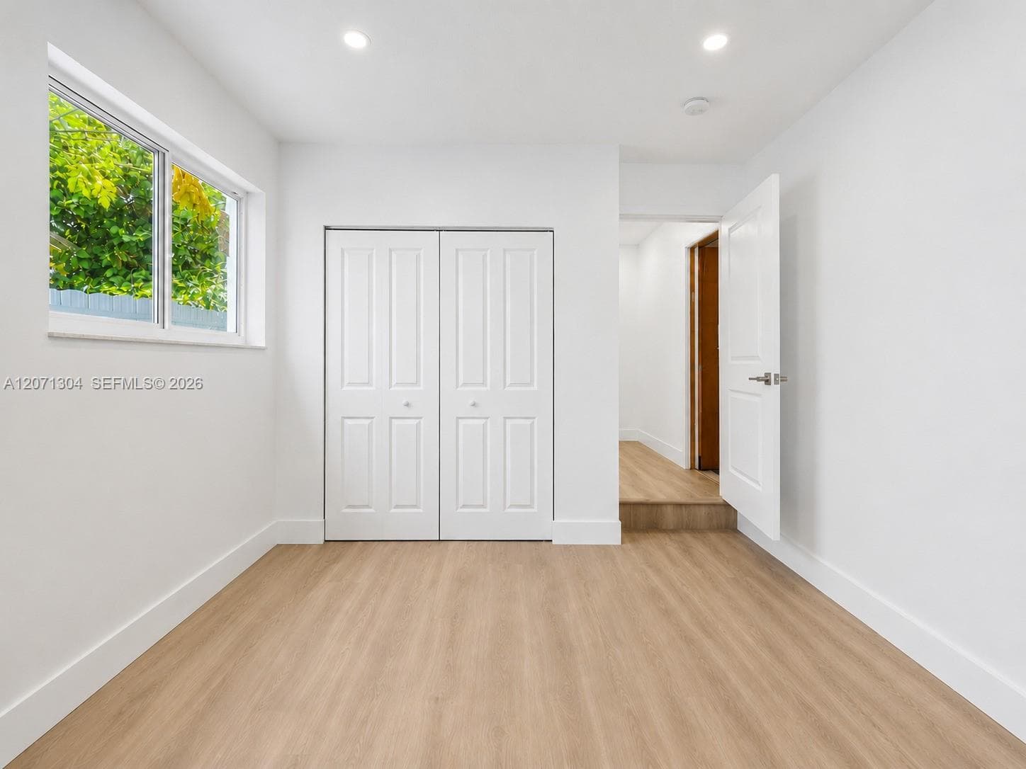 13710 SW 18th Ter photo 23