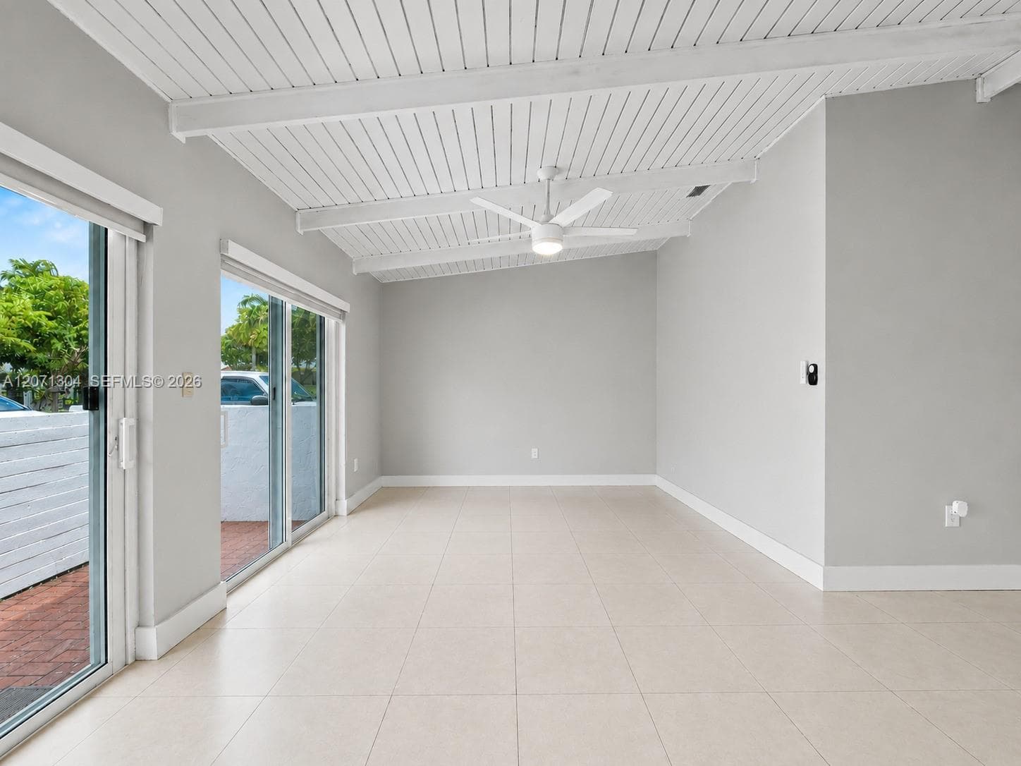 13710 SW 18th Ter photo 2