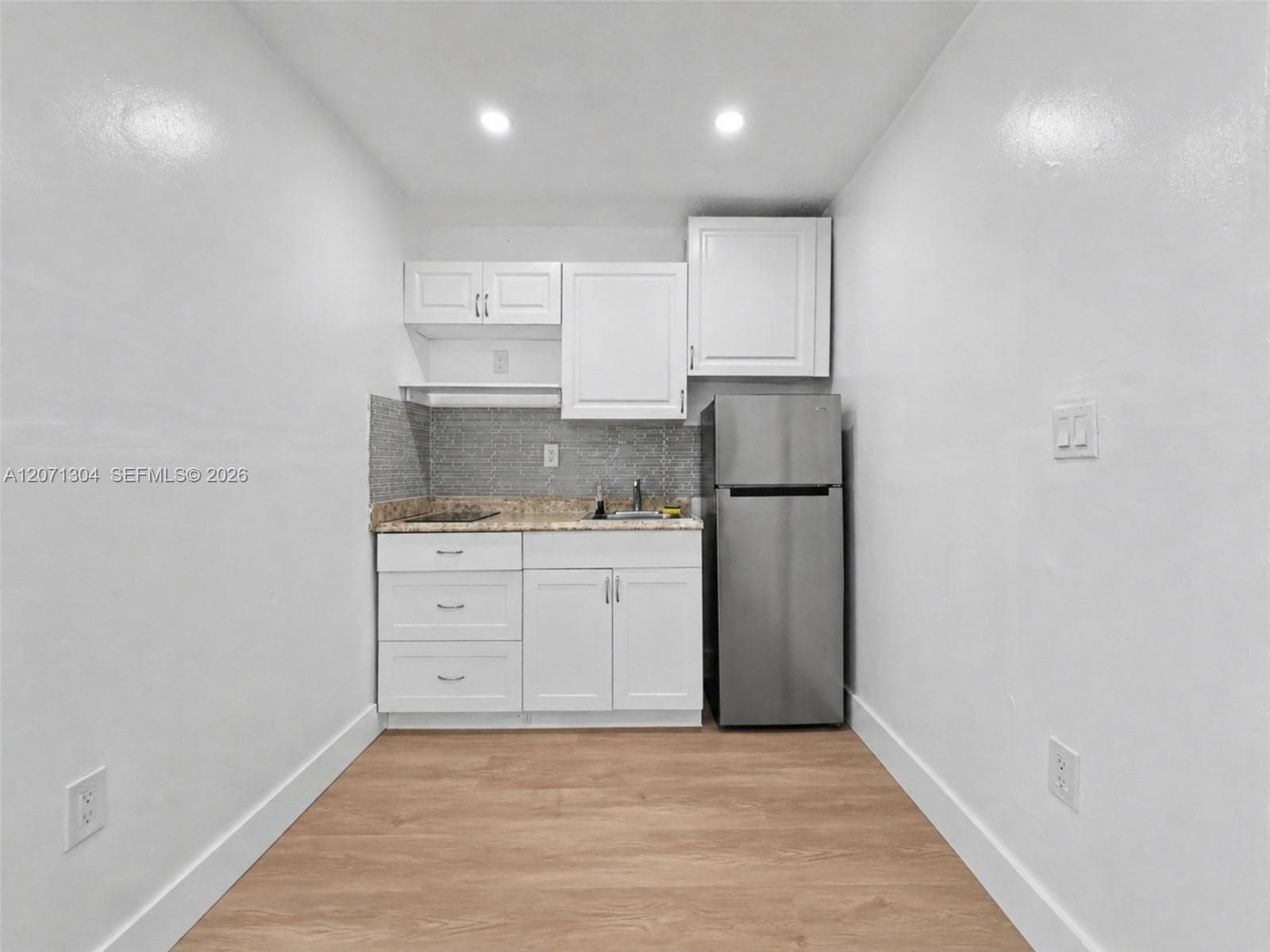 13710 SW 18th Ter photo 6