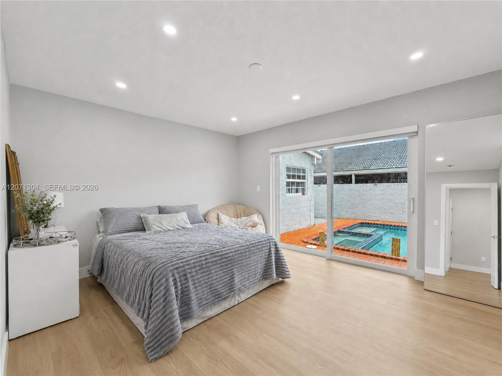 13710 SW 18th Ter photo 17