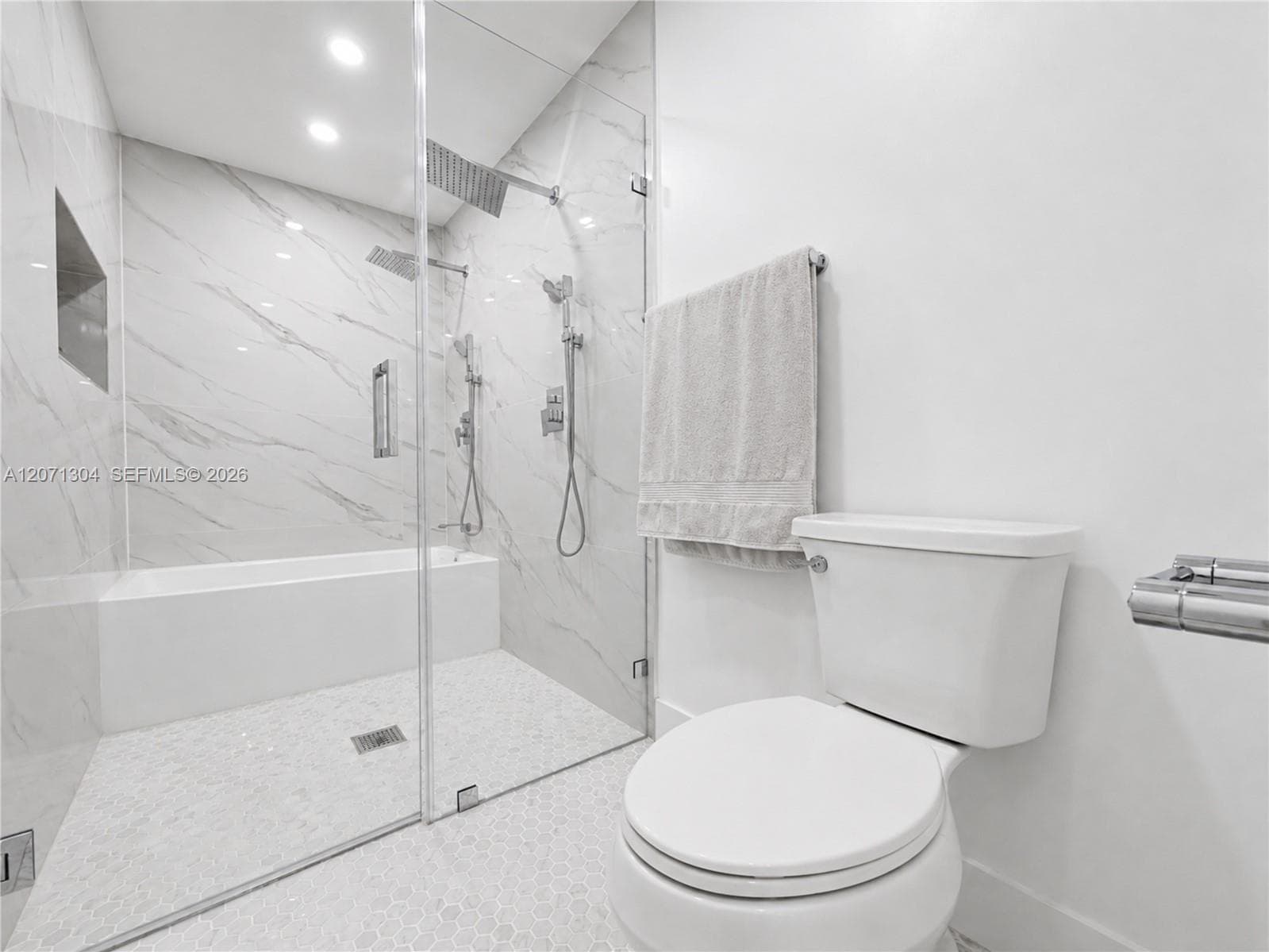 13710 SW 18th Ter photo 16