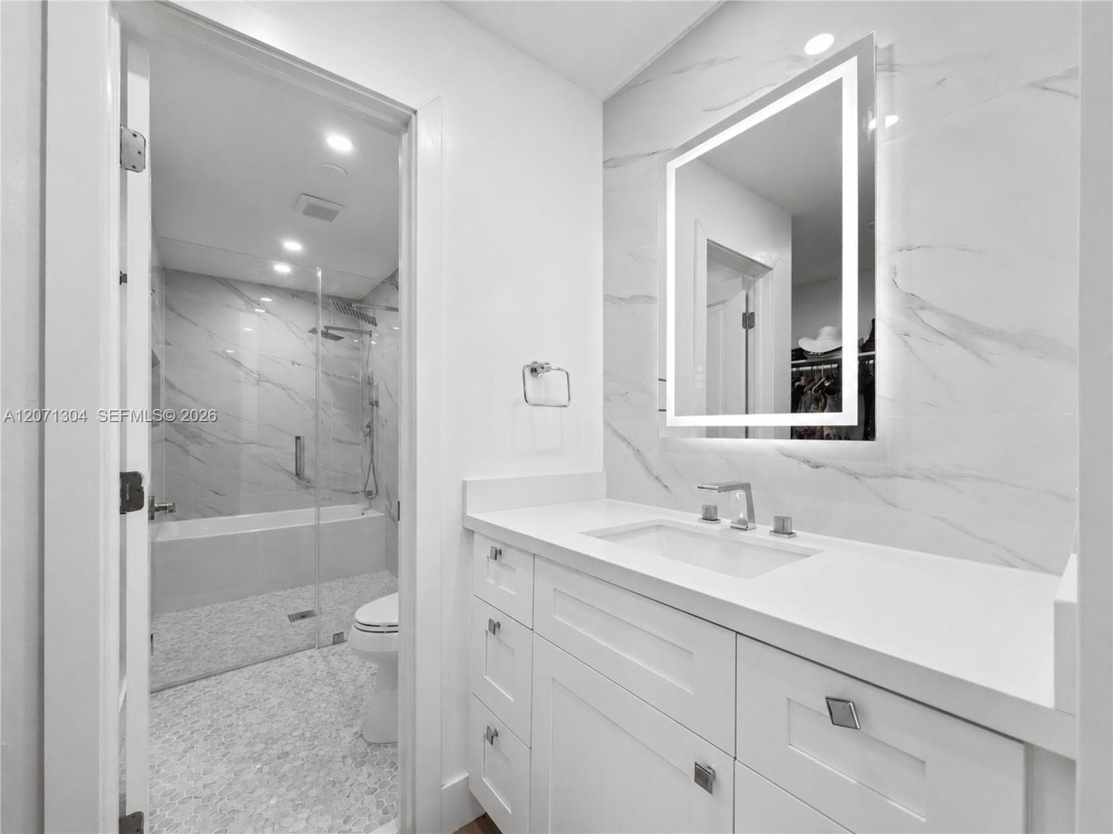 13710 SW 18th Ter photo 12