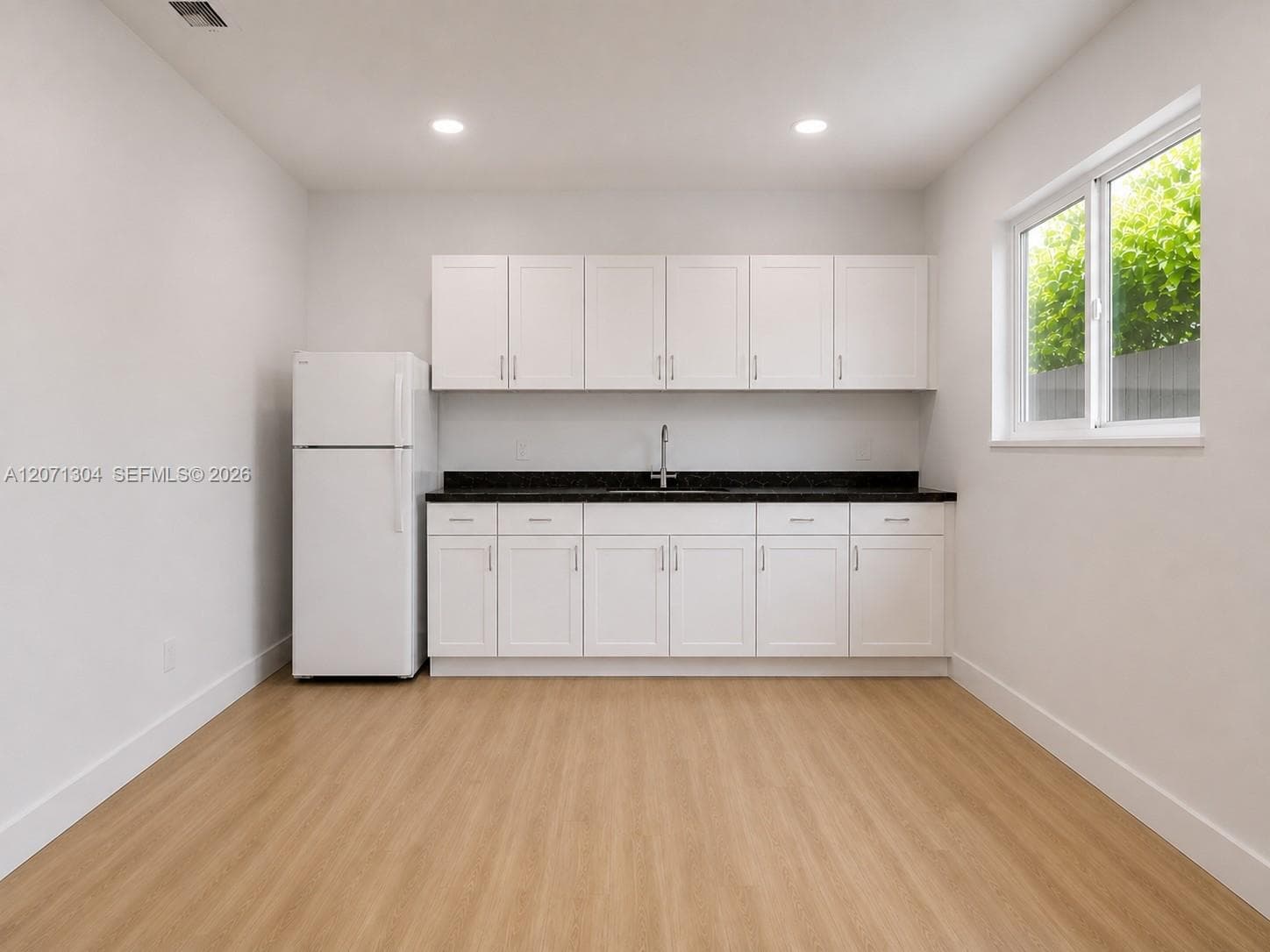 13710 SW 18th Ter photo 4