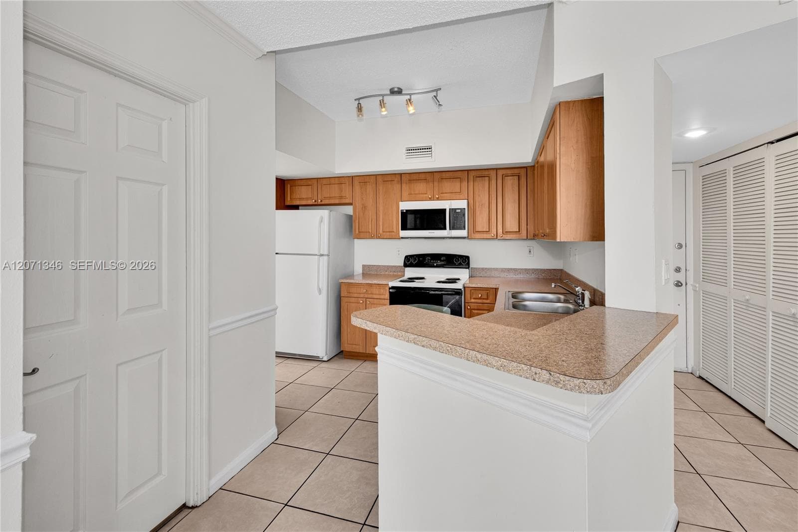 UNIVERSITY INN CONDO · #2413 in Coral Gables - Photo 7