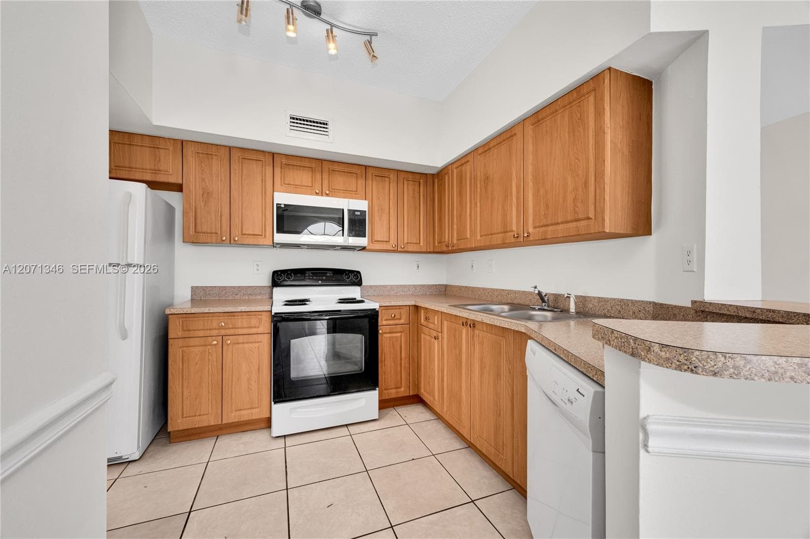 UNIVERSITY INN CONDO · #2413 in Coral Gables - Photo 9