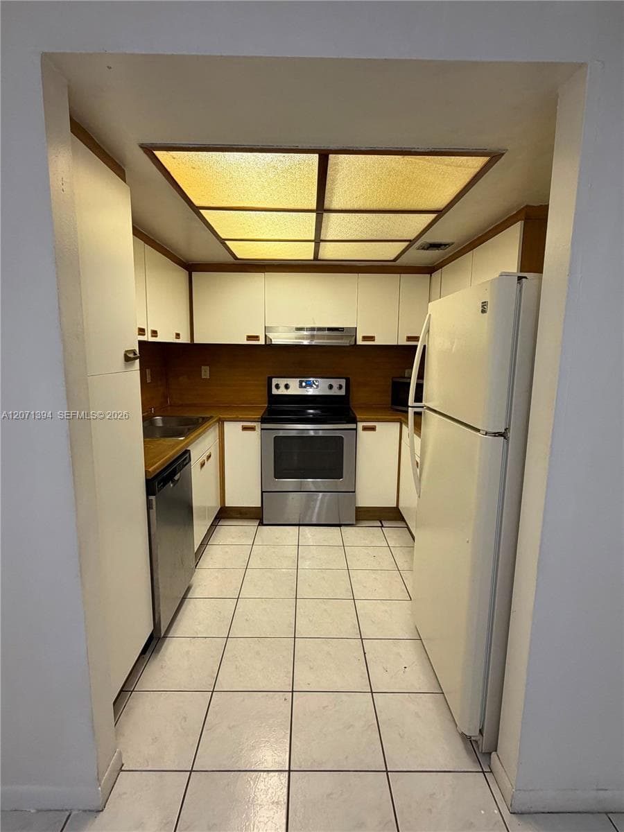 KENLAND POINTE CONDO #1 · #N102 in Miami - Photo 2