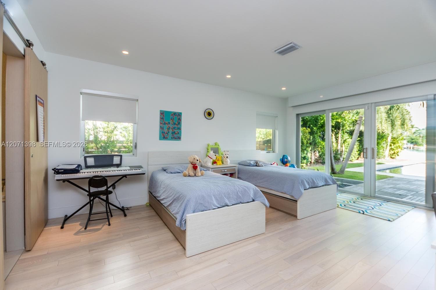 455 E Dilido Dr photo 40