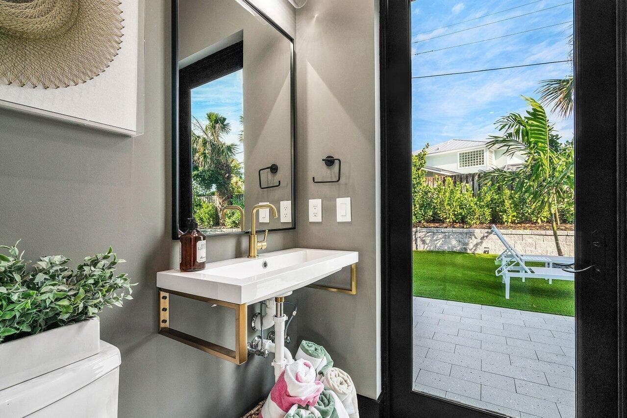 HALF BATH CABANA