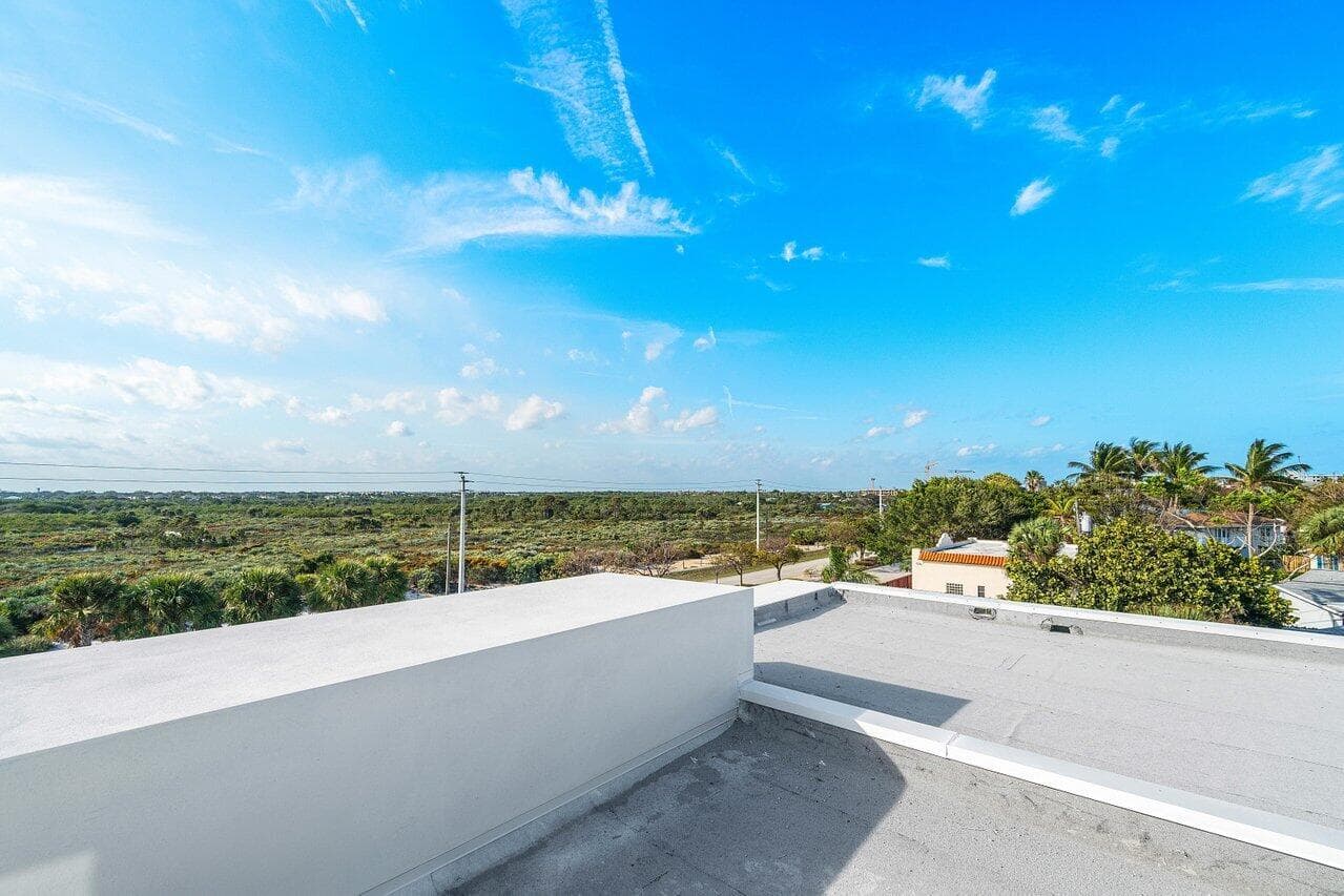 ROOFTOP VIEW